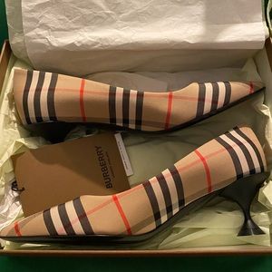 Burberry pump size US9/EU39 New SOLD